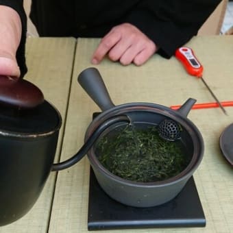 2021年　Happy New Year !!  商店街に茶師現る
