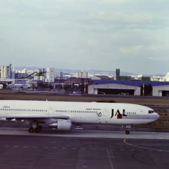 １９９９年１１月１２日宮崎空港（日本航空　MD11)