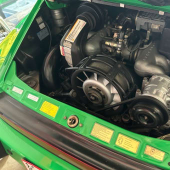 緑色のオープンカーも出た〜
