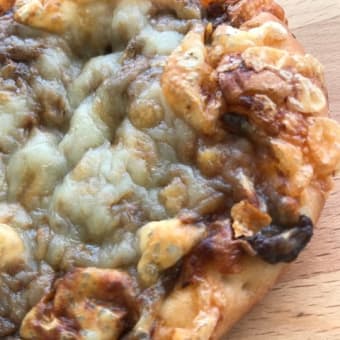 『ビーフシチューのピザ』は横浜の美味しいパン かもめパンの新商品です(^^♪