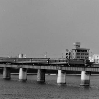 日豊本線 / 大淀川鉄橋を渡る20系寝台車の臨時列車