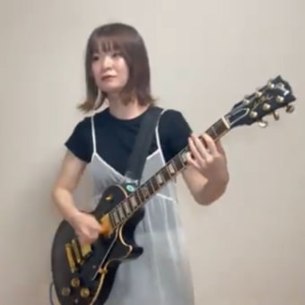 まおちゃんねる。　「HIT IN THE USA」弾いてみた