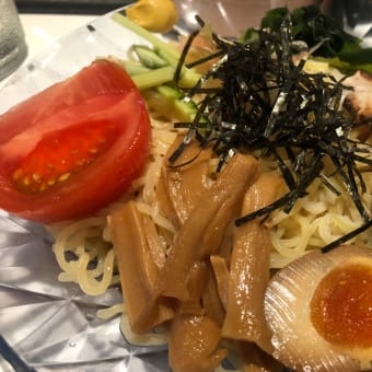 北海道ラーメンみそ熊です冷やし中華と半チャーハンがマイランチ。