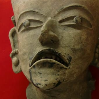 古代メキシコ文明の土の男性像