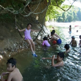 水ガキばんざい! 川遊び