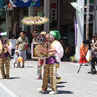 土佐一條公家行列、　藤祭り　（その３　佐川チンドンの登場）