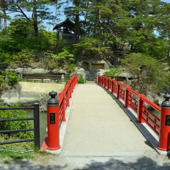 この橋を渡ると------