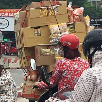 「ベトナム」バイクで積んでるすごいものシリーズ