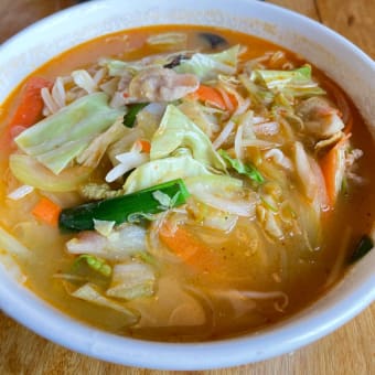 八方ですばらしいパウダーをいただきました！そのあとはゼーブリックの個性的ラーメンとチョコケーキ♪