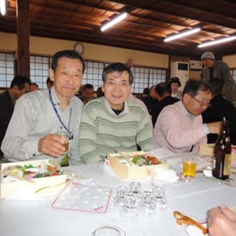 艶やかに学生寮の同窓会