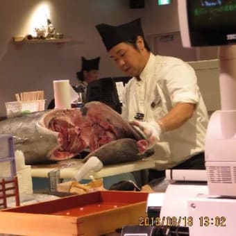 地下に広がる「フード店」