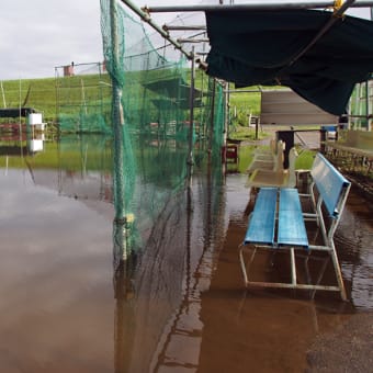 野球練習場が水浸し