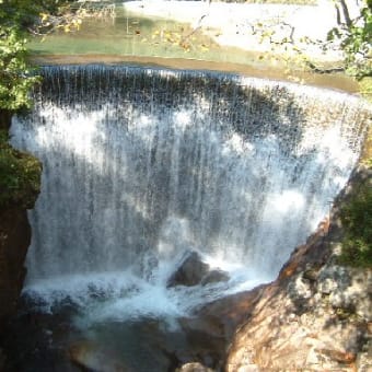 谷川岳の湯吹きの滝