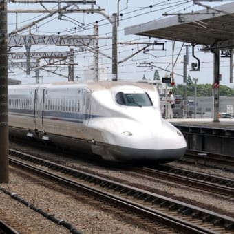 岐阜羽島駅のディズニー新幹線 ＆ ドクターイエロー