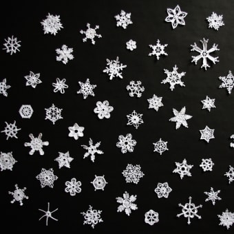 ２１７．60 CROCHETED SNOWFLAKES