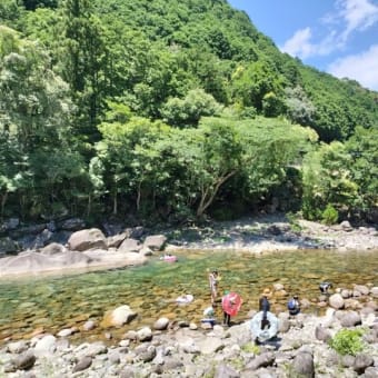 夏、川、銚子川。