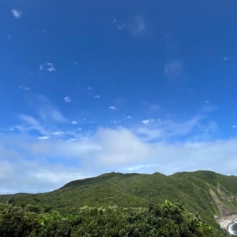 藍ケ江の海✨7月12日(土)☁️☔️⚡️🌤️  青ヶ島見えいます。