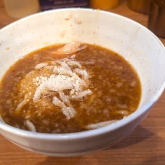 ラーメンBooBoo太郎＠千葉中央　ちょい辛胡麻油風味の「つけ麺version2＋粉チーズ」は、イタリアン＆コリアン＆ジロリアンな…