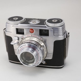 懐かしきフィルムカメラのエプロンデザイン