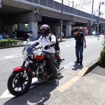 今日は記念すべき日となりました。常連さんの息子さんの納車式！ROYAL ENFIELD SUPER METEOR650でデビューです！