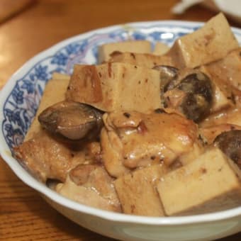 高野豆腐の胡麻煮込み