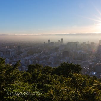 円山日の出登山〜札幌市街地を照らす朝日