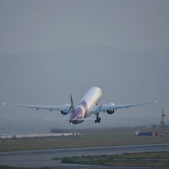 珍しい ツーショット❣️タイ国際航空 A380& 773. 台風の影響で前日到着便が翌朝となった❗️