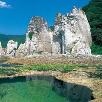 景勝地　仏ヶ浦と温泉の旅　青森県　人気の観光スポット