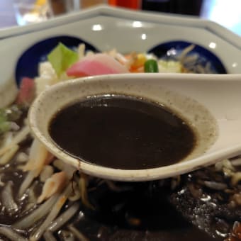 界隈・リンガーハット で 限定麺・ブラックちゃんぽん