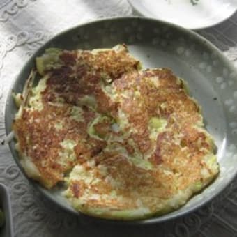 お好み焼きを食べながら