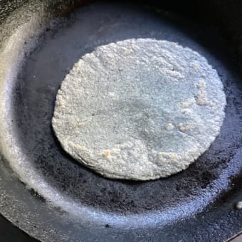 ブルーコーンでトルティーヤ