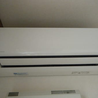 新築現場でエアコン工事をしています