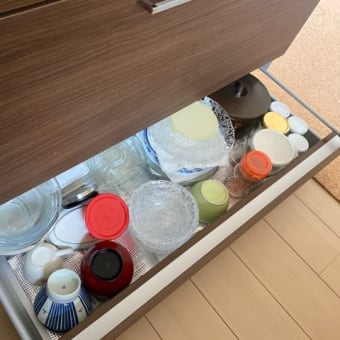 食器の引き出しを整理整頓｜メルカリで買ったティポット 