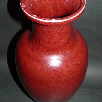 中国景徳鎮製 　印のある壺　 紅釉