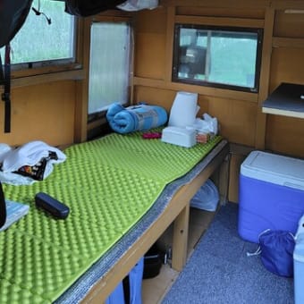 車中泊かテント泊か