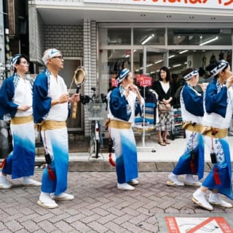 高円寺中通り商店街プレ阿波おどり。