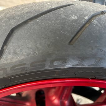 後輪タイヤ　スリップサイン出てきたかな？！
