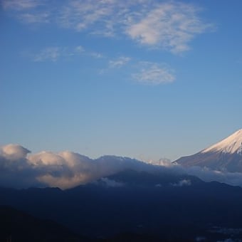 富士山　朝の空と雲と