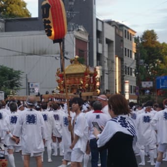京都「祇園祭」の神幸祭。「八坂神社」から始まる神輿渡御。「弓矢町」の武者行列ののぼり旗はどこ？