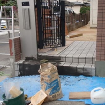 仙台市でエクステリア工事中。玄関アプローチタイル張り完成！