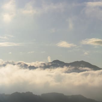 梅雨空と太陽