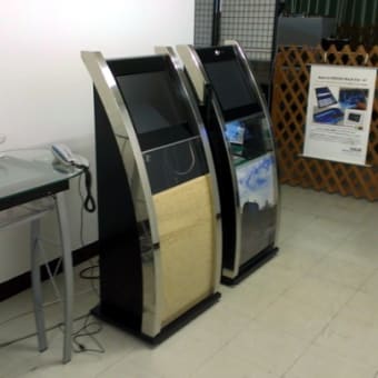 タッチパネルデジタルサイネージハードウェアshowroom展示製品