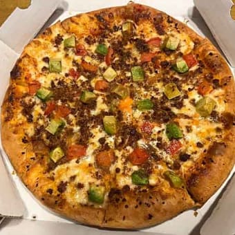 「ピザ＆パスタ フェローズ」のジューシートマトのマルゲリータ＆アボガドタコス！