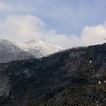 山村の雪風景