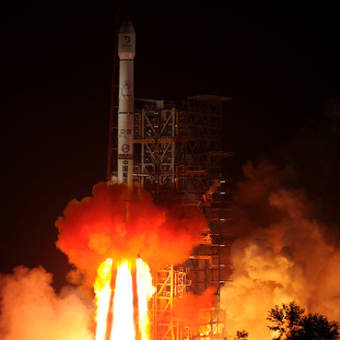 中国初の月面探査機、打ち上げ成功（資料） 