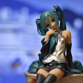 ミクちゃん使って、カメラの絞りの話、、、（笑）