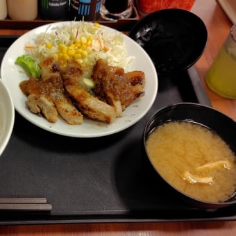 界隈・松屋 で 国産雪国育ち厚切りトンテキ定食シャリアピンソース