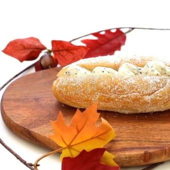 【クッキー in バニラクリームサンド 】★秋の新商品★横浜の美味しいパン  かもめパンです ♪