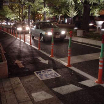 御堂筋の自転車専用道、そしてライトアップ