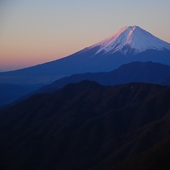 富士山　静かに夜明け
